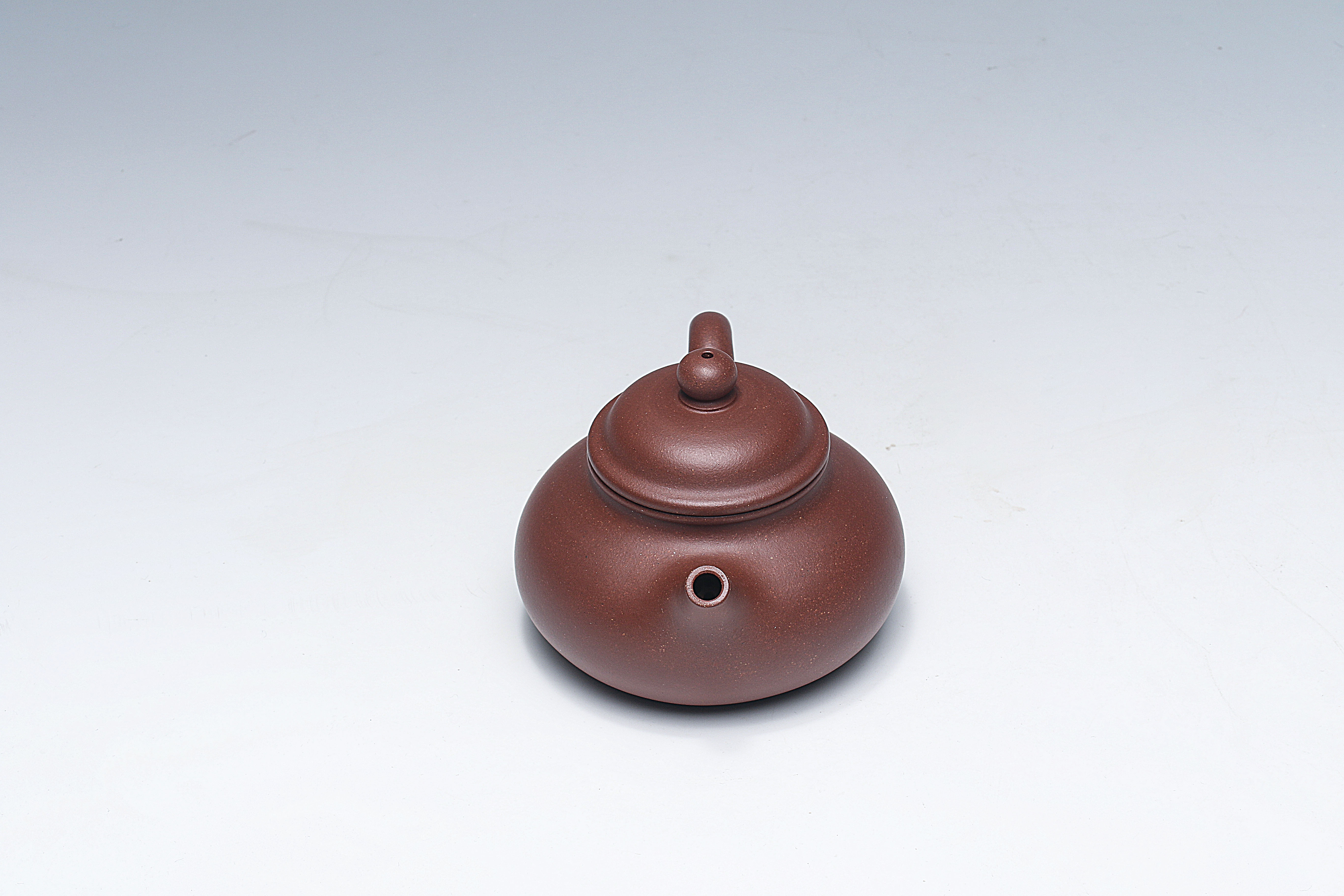 小容天宜兴原矿紫砂壶五号井底槽清泥料丁亦琴手工制作160CC Xiaorong Tian Yixing Original Ore Purple Clay Teapot, No. 5 Well Bottom Groove, Clear Clay, Handmade by Ding Yiqin, 160CC