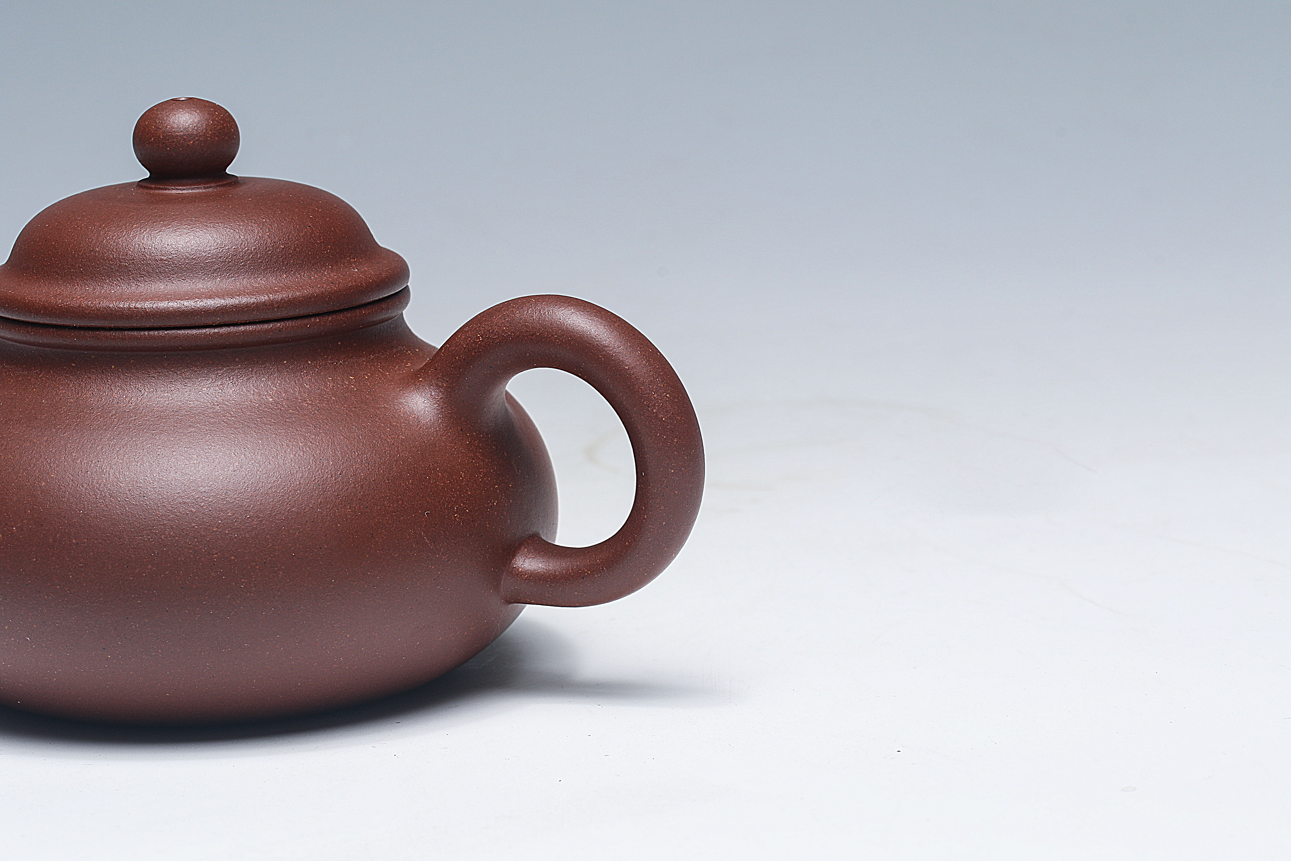 小容天宜兴原矿紫砂壶五号井底槽清泥料丁亦琴手工制作160CC Xiaorong Tian Yixing Original Ore Purple Clay Teapot, No. 5 Well Bottom Groove, Clear Clay, Handmade by Ding Yiqin, 160CC