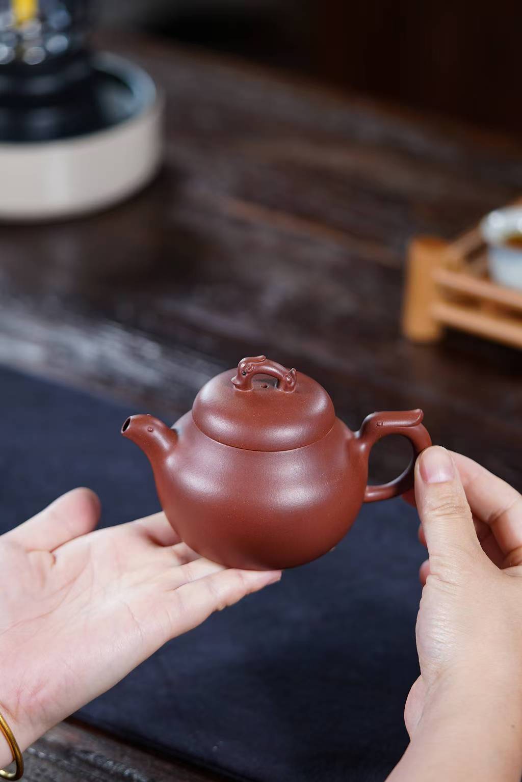 龙吟宜兴原矿紫砂壶五号井底槽清泥料丁亦琴手工制作190CC Longyin Yixing Original Ore Purple Clay Teapot No. 5 Well Bottom Slot Clear Clay Material, Handmade by Ding Yiqin, 190CC