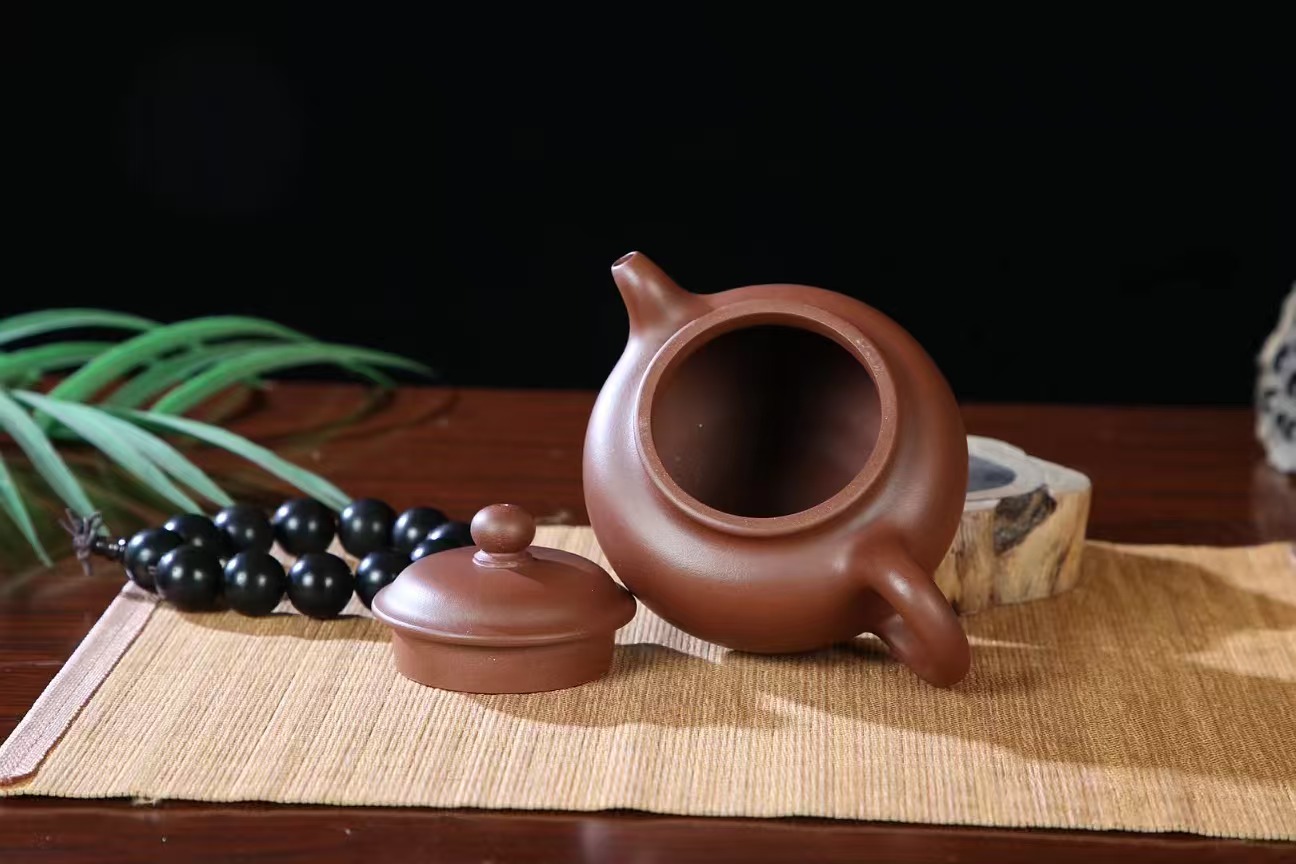 大掇只宜兴原矿紫砂壶宜兴丁蜀镇本地底槽清泥料小林手工制作320CC Da Duo only Yixing Original Ore Purple Clay Teapot, Yixing Dingshu Town Local Di Cao Qing Clay Material, Handmade by Xiao Lin, 320CC