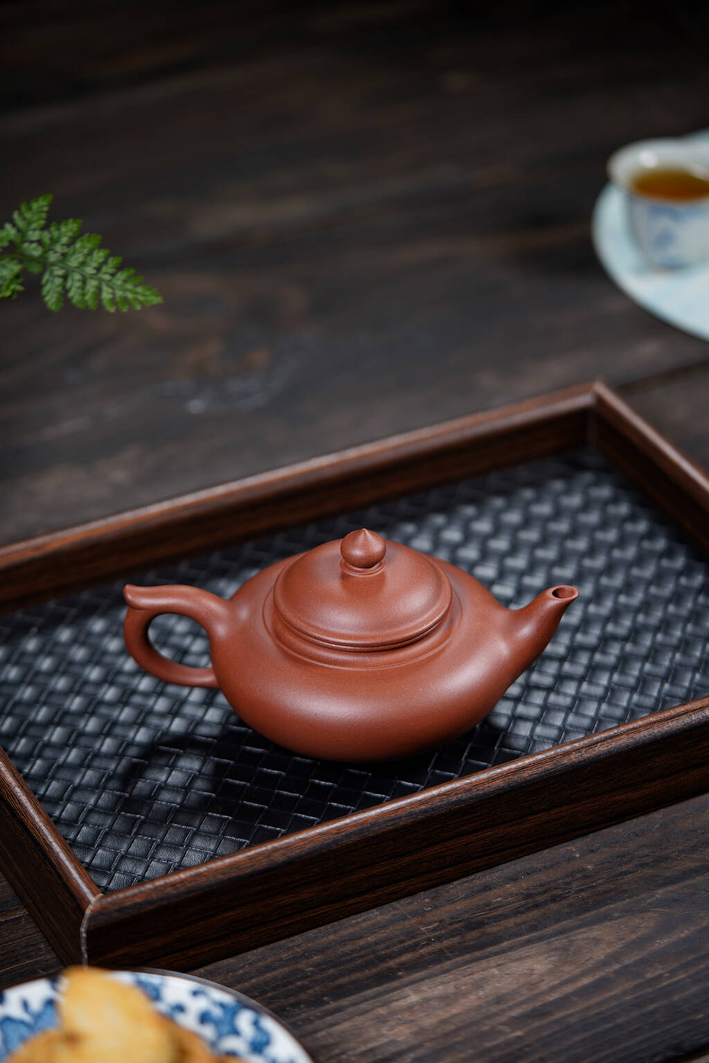 扁樱宜兴原矿紫砂壶宜兴丁蜀镇本地底槽清泥料小林手工制作200CC Flat Cherry Yixing Original Mine Purple Clay Teapot, Local Dicaoqing Clay from Ding Shu Town, Yixing, Handcrafted by Xiao Lin, 200CC