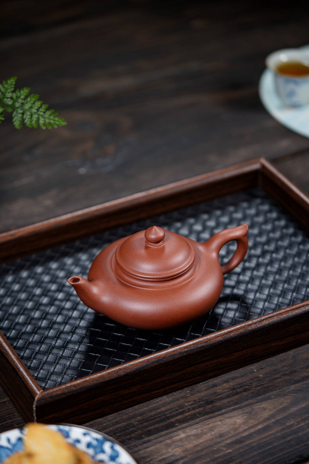 扁樱宜兴原矿紫砂壶宜兴丁蜀镇本地底槽清泥料小林手工制作200CC Flat Cherry Yixing Original Mine Purple Clay Teapot, Local Dicaoqing Clay from Ding Shu Town, Yixing, Handcrafted by Xiao Lin, 200CC