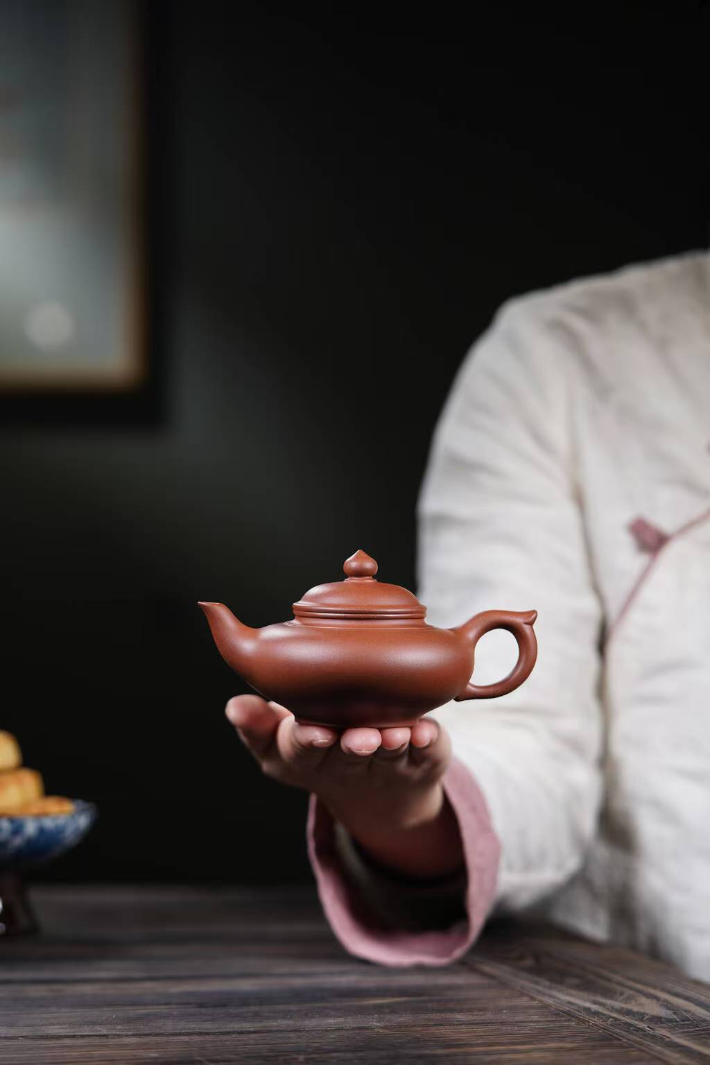 扁樱宜兴原矿紫砂壶宜兴丁蜀镇本地底槽清泥料小林手工制作200CC Flat Cherry Yixing Original Mine Purple Clay Teapot, Local Dicaoqing Clay from Ding Shu Town, Yixing, Handcrafted by Xiao Lin, 200CC