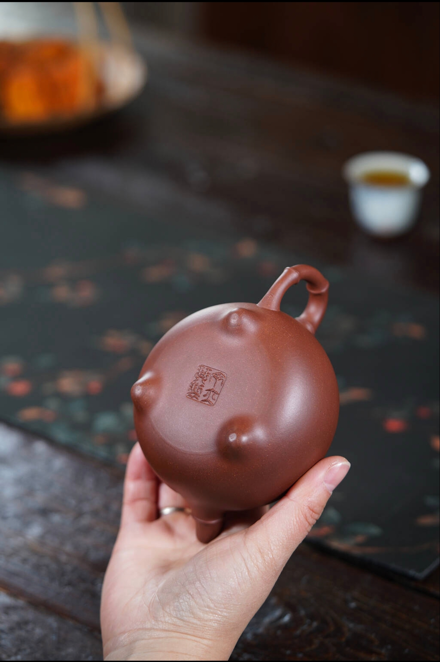 三足小圆竹宜兴原矿紫砂壶五号井底槽清泥料丁亦琴手工制作280CC Three-legged small round bamboo Yixing original mine purple clay teapot, No. 5 well bottom groove, Qing clay material, handcrafted by Ding Yiqin, 280CC