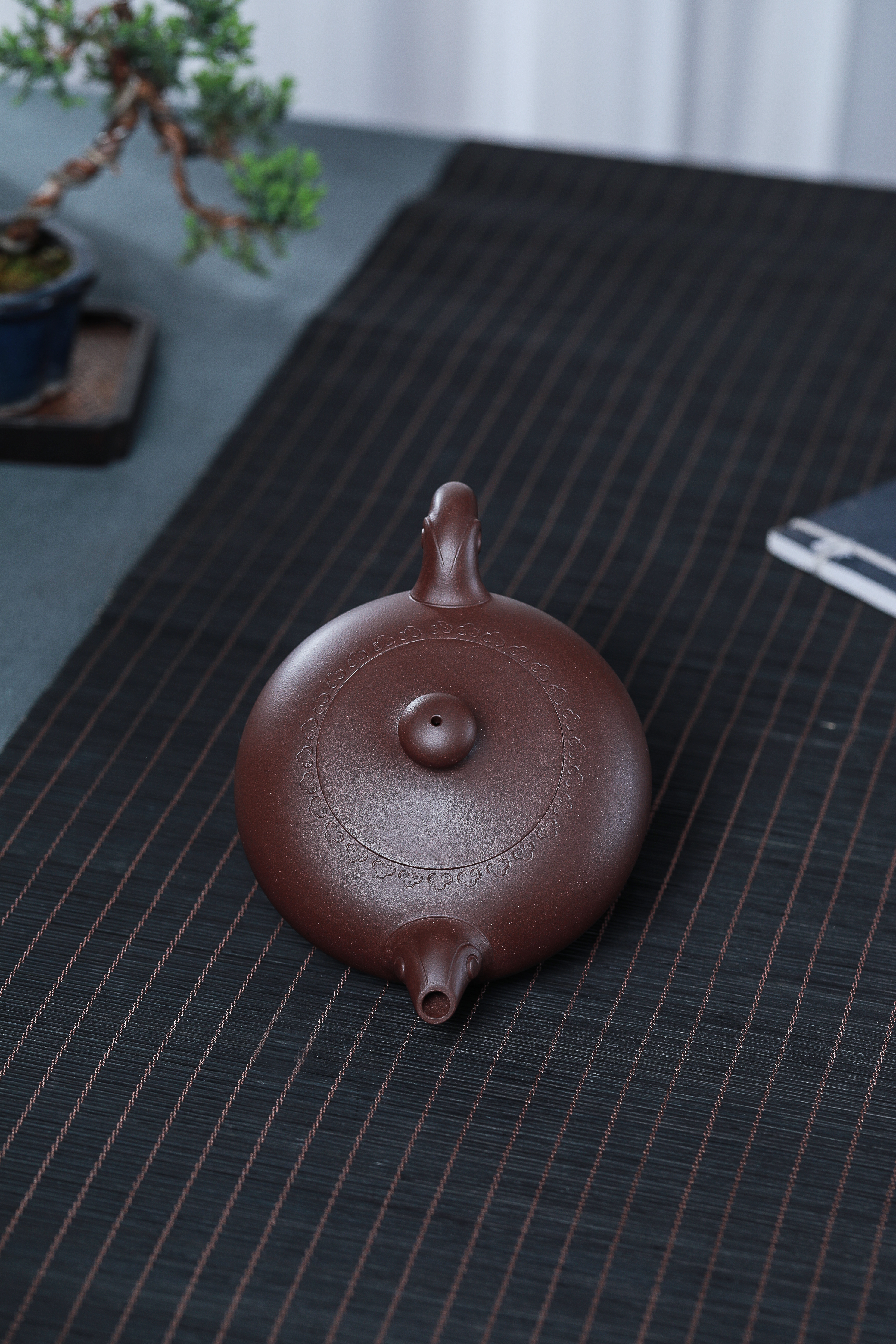 扁如意宜兴原矿紫砂壶宜兴丁蜀镇本地紫泥泥料小林手工制作260CC Flat Ruyi Yixing Original Ore Purple Clay Teapot, Local Purple Clay from Dingshu Town, Yixing, Handmade by Xiao Lin, 260CC