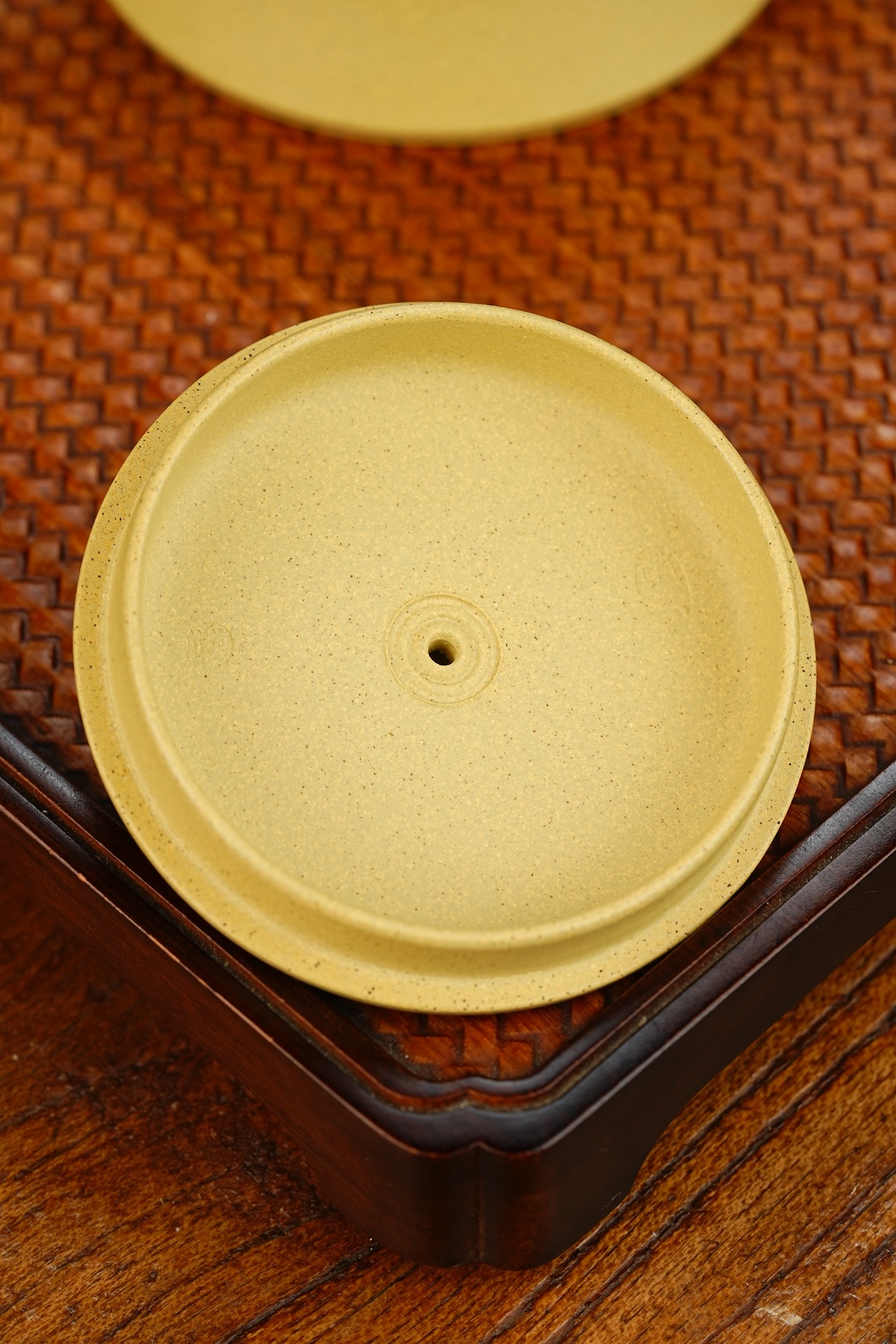 云柱宜兴紫砂壶原矿本山绿泥泥料130CC Yunzhù Yixing Zisha Teapot Original Mine Benshan Green Clay Material 130CC