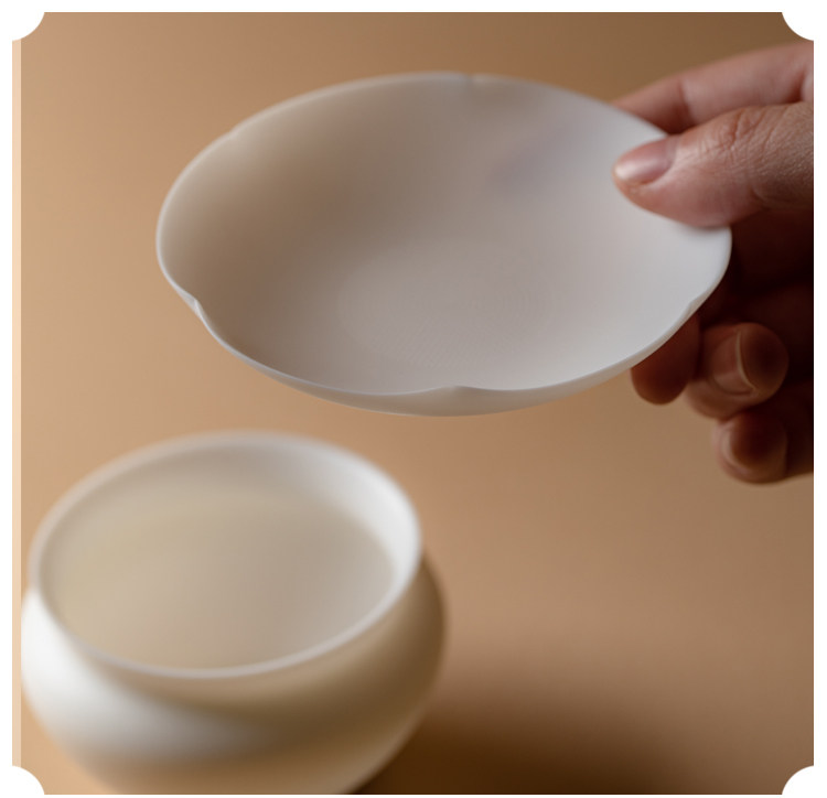 羊脂玉德化白瓷茶漏过滤茶渍茶道配件 Sheep fat jade Dehua white porcelain tea strainer, filters tea stains, tea ceremony accessory