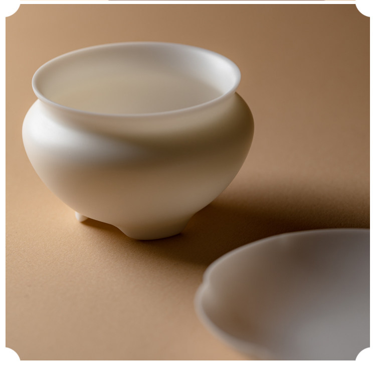 羊脂玉德化白瓷茶漏过滤茶渍茶道配件 Sheep fat jade Dehua white porcelain tea strainer, filters tea stains, tea ceremony accessory
