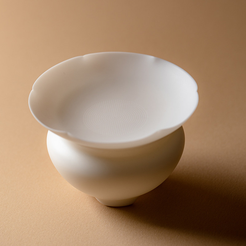 羊脂玉德化白瓷茶漏过滤茶渍茶道配件 Sheep fat jade Dehua white porcelain tea strainer, filters tea stains, tea ceremony accessory