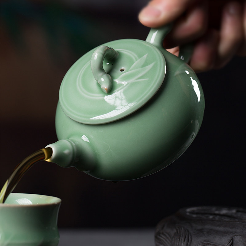 越窑龙泉青瓷仿古釉/朱砂胎粉青/朱砂胎梅子青手工制作茶壶礼盒茶具200ML  Yue Kiln Longquan Celadon Antique-style Glaze / Cinnabar Body Powder Blue / Cinnabar Body Plum Blue Handmade Teapot Gift Box Tea Set 200ML