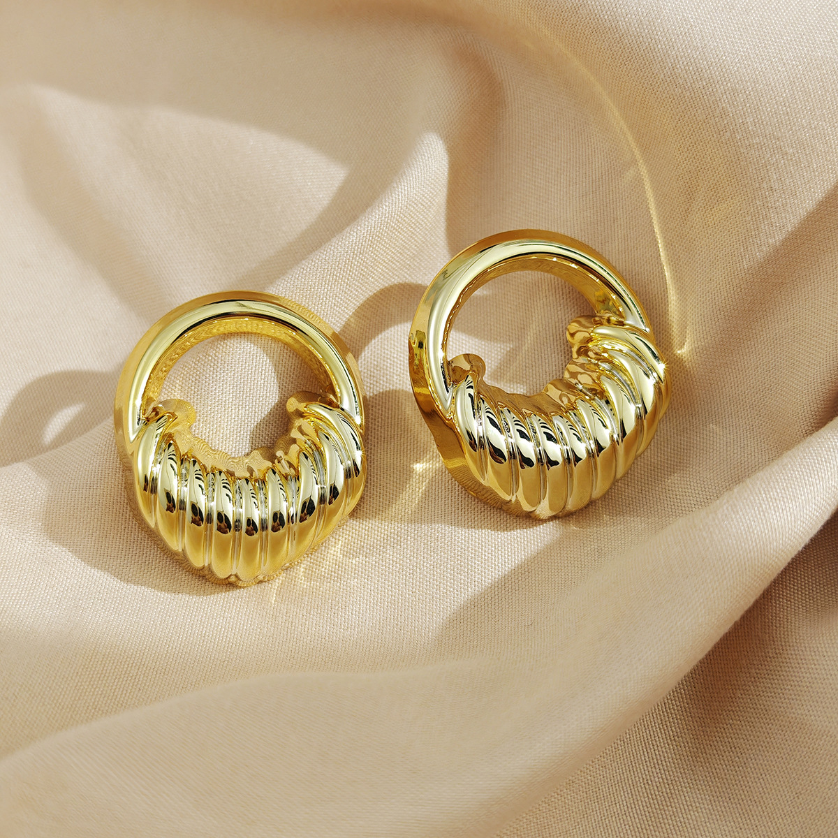 Featherlight Curve Ribbed Open Hoop Earrings
