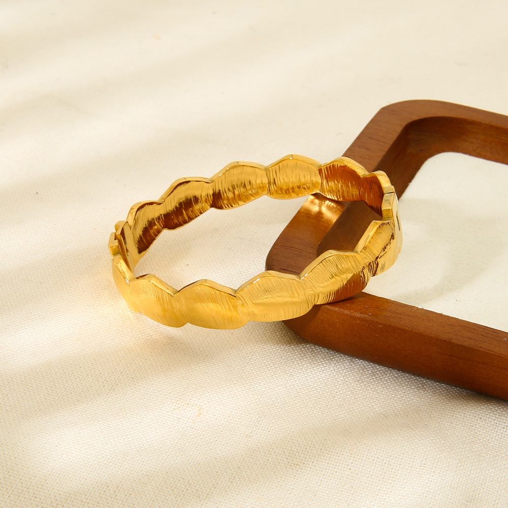 Irregular Scalloped Wave Hinged Bangle