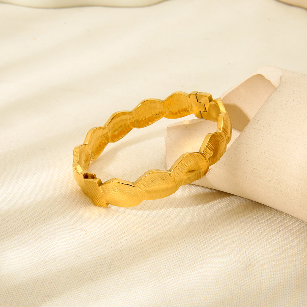 Irregular Scalloped Wave Hinged Bangle