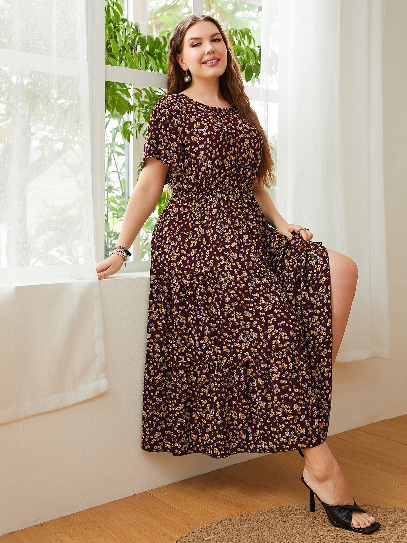 Ditsy Floral Crew Neck Tiered Midi Dress | Casual All-Day Curvy Dress