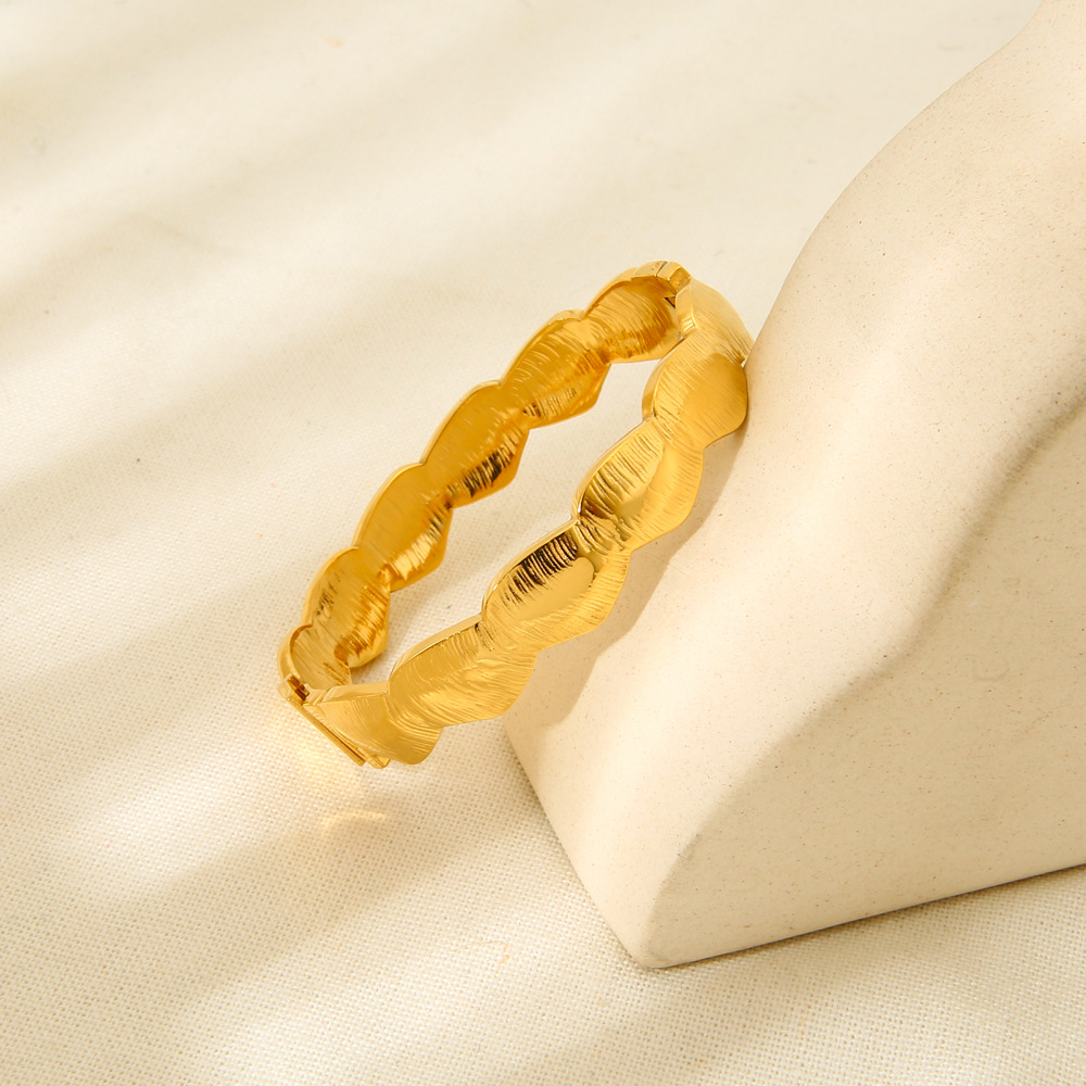 Irregular Scalloped Wave Hinged Bangle