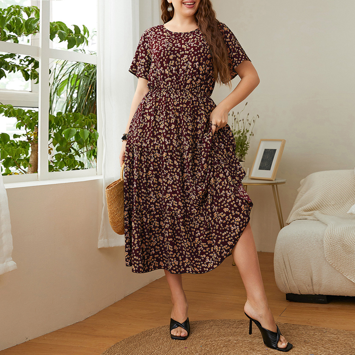 Ditsy Floral Crew Neck Tiered Midi Dress | Casual All-Day Curvy Dress