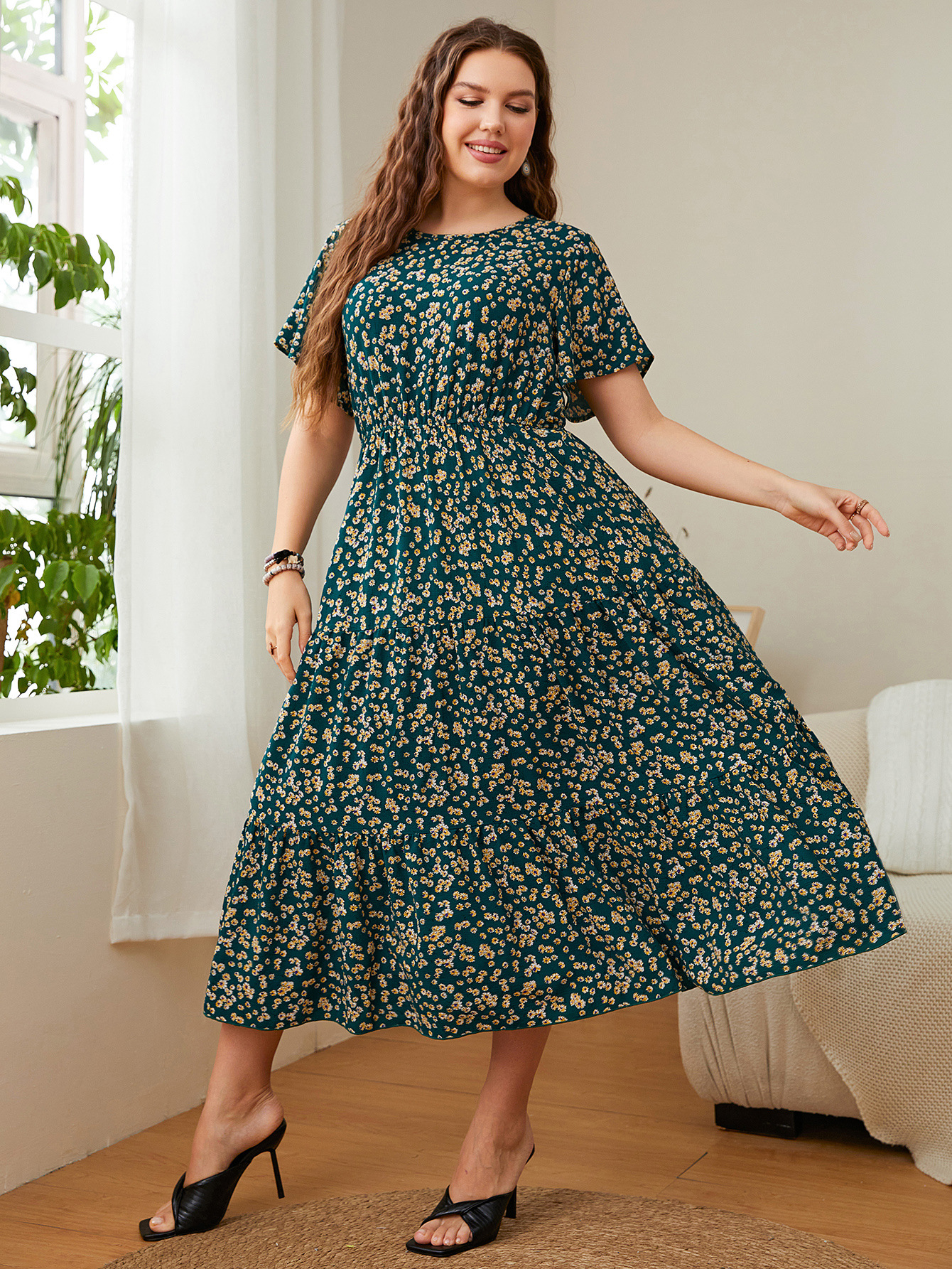 Ditsy Floral Crew Neck Tiered Midi Dress | Casual All-Day Curvy Dress