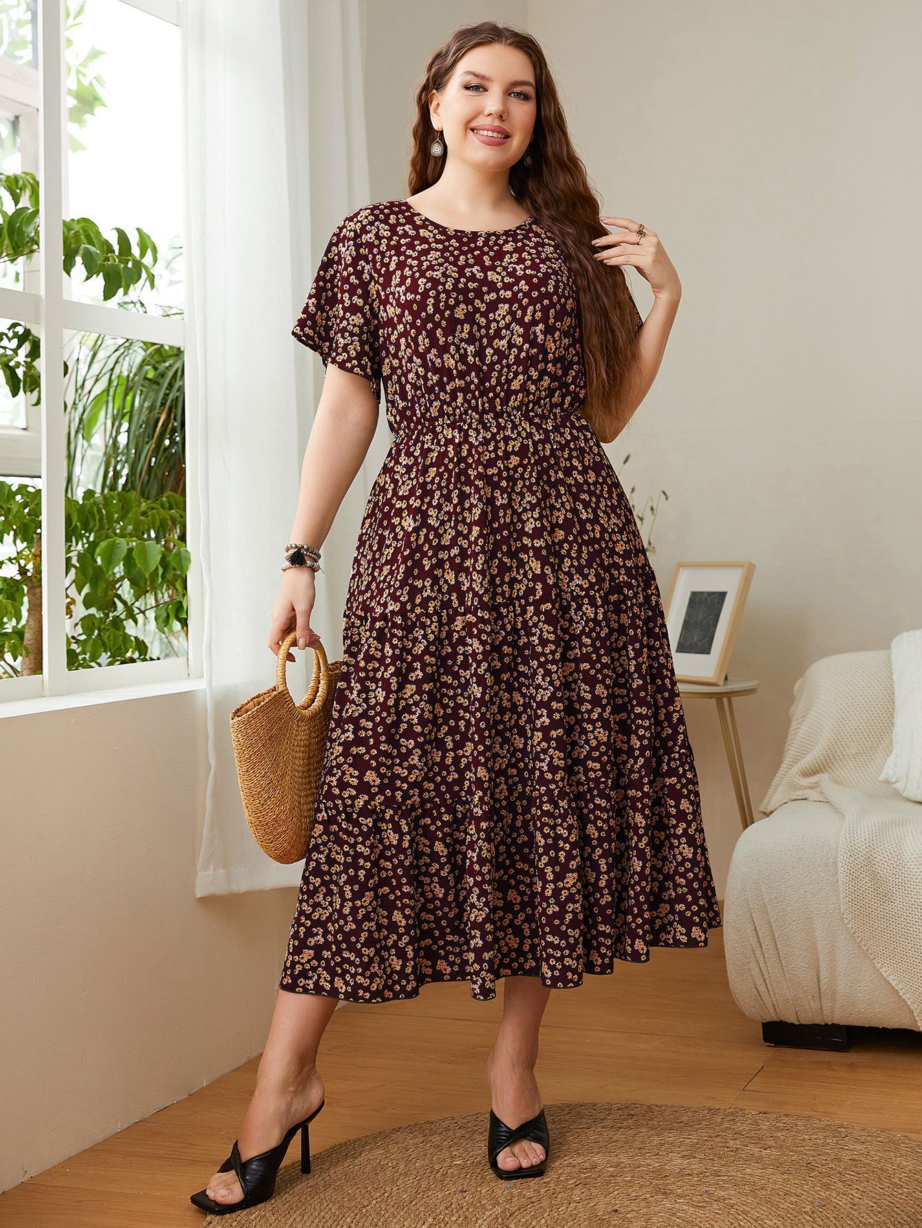 Ditsy Floral Crew Neck Tiered Midi Dress | Casual All-Day Curvy Dress