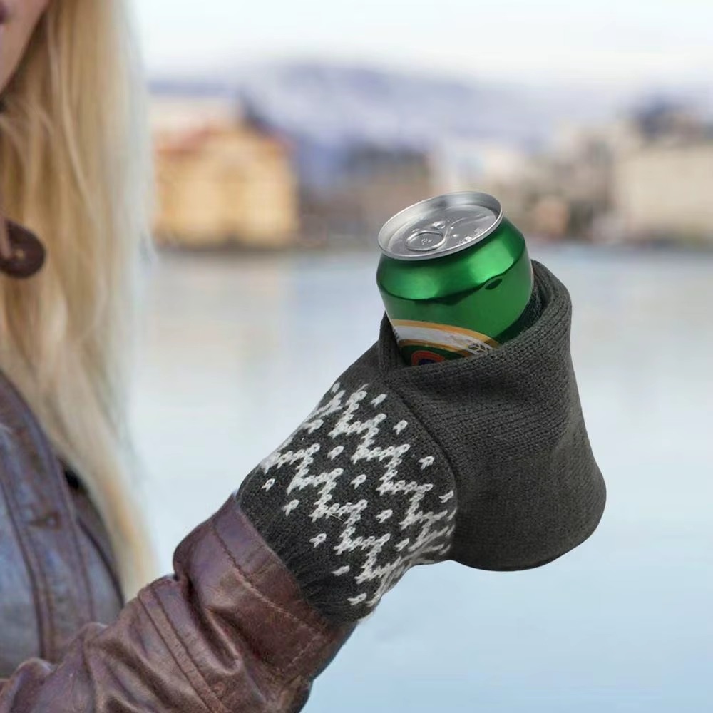 Winter Beer Mitten Gloves – Warm Knitted Drink Holder Gloves for Camping, Parties & Outdoor Activities