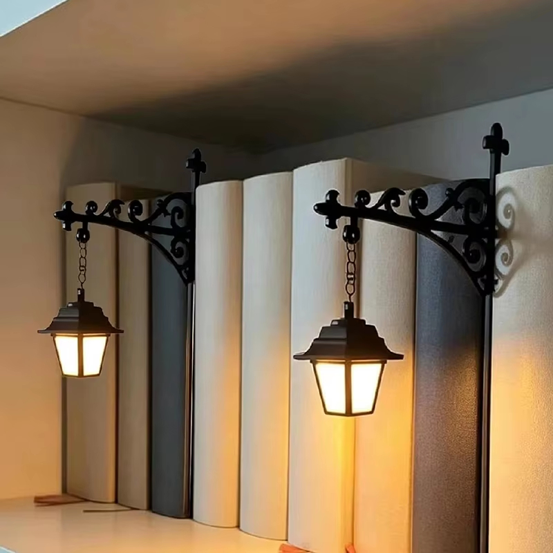 Vintage Library Lantern Bookshelf Light – Cozy LED Reading Nook Lamp for Book Lovers