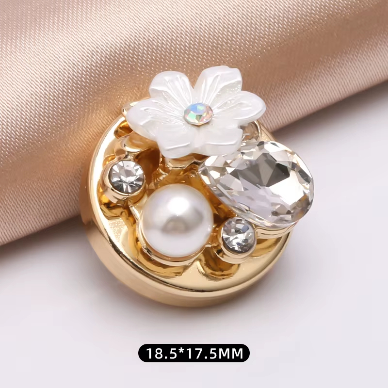 💎 Rhinestone & Pearl Decorative Collar Clips Set