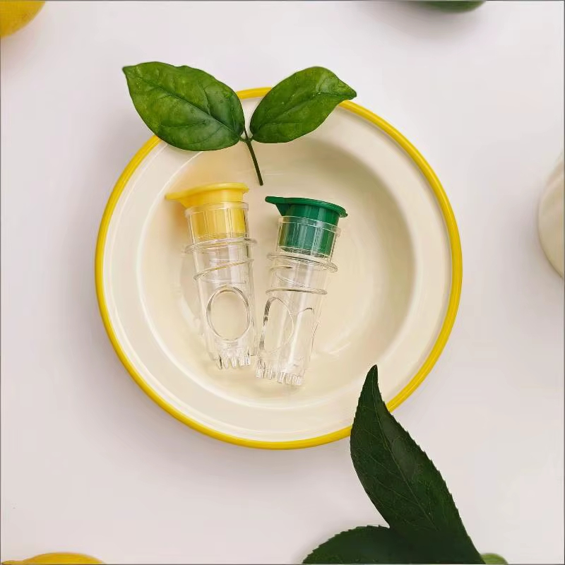Manual lemon juicer