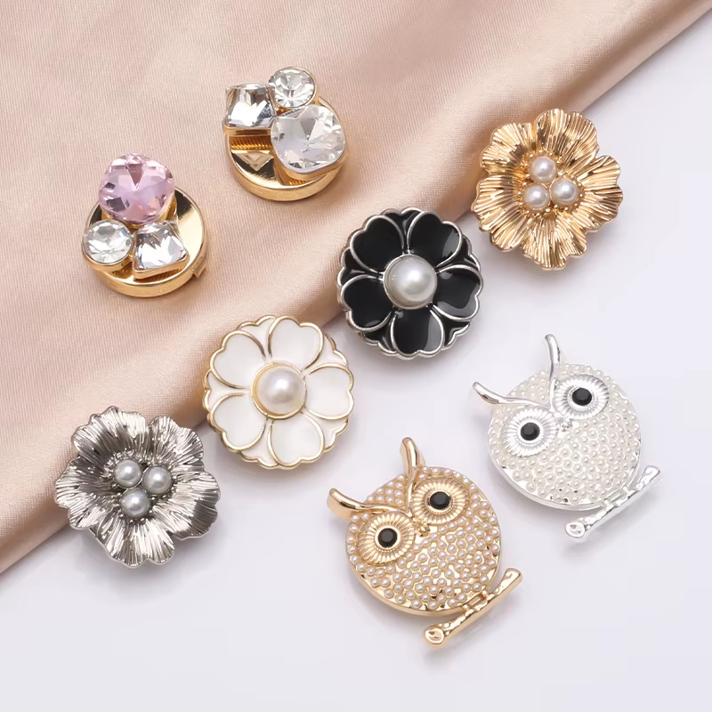 💎 Rhinestone & Pearl Decorative Collar Clips Set