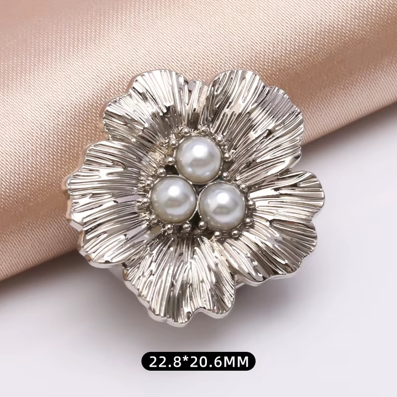 💎 Rhinestone & Pearl Decorative Collar Clips Set
