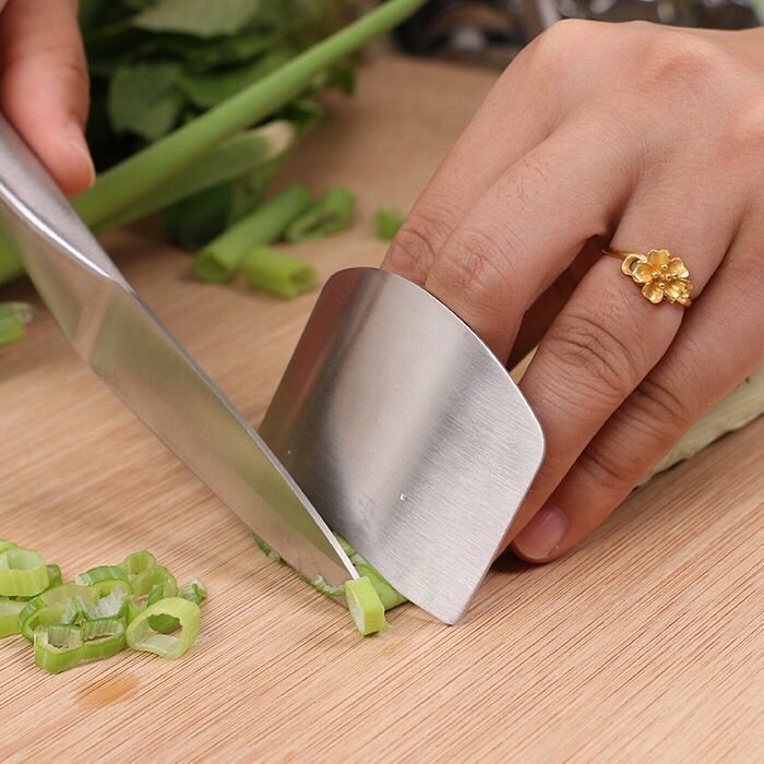 Stainless Steel Adjustable Finger Protector – Anti-Cut Kitchen Hand Guard