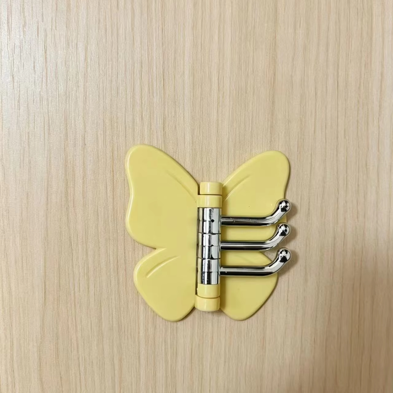 Butterfly Rotating Wall Hook – Punch-Free 3-Hook Organizer