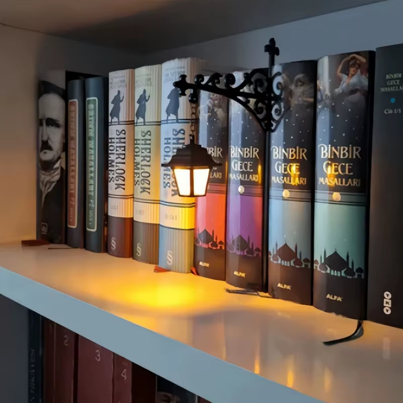 Vintage Library Lantern Bookshelf Light – Cozy LED Reading Nook Lamp for Book Lovers