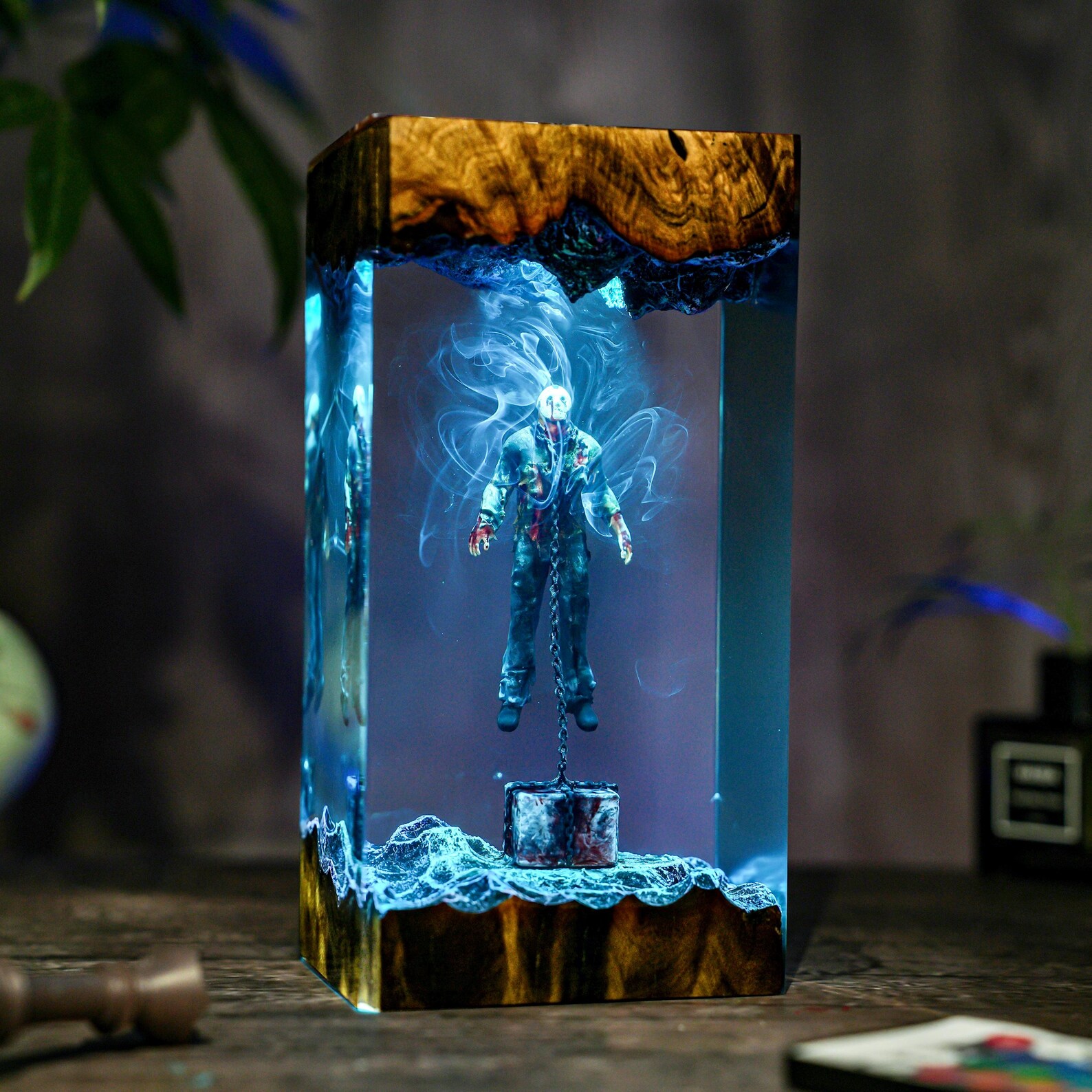 Masked Killer Resin Lamp, Horror Killer Figure Night Light, Halloween Decor, Horror Fan Gift