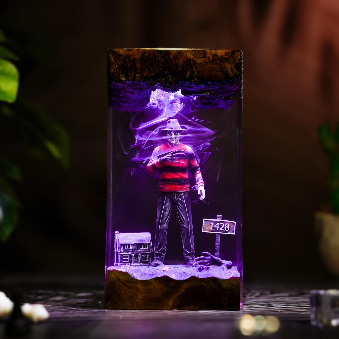 Nightmare Killer Resin Lamp, Horror Figure Night Light, Halloween Decor, Spooky Horror Fan Gift