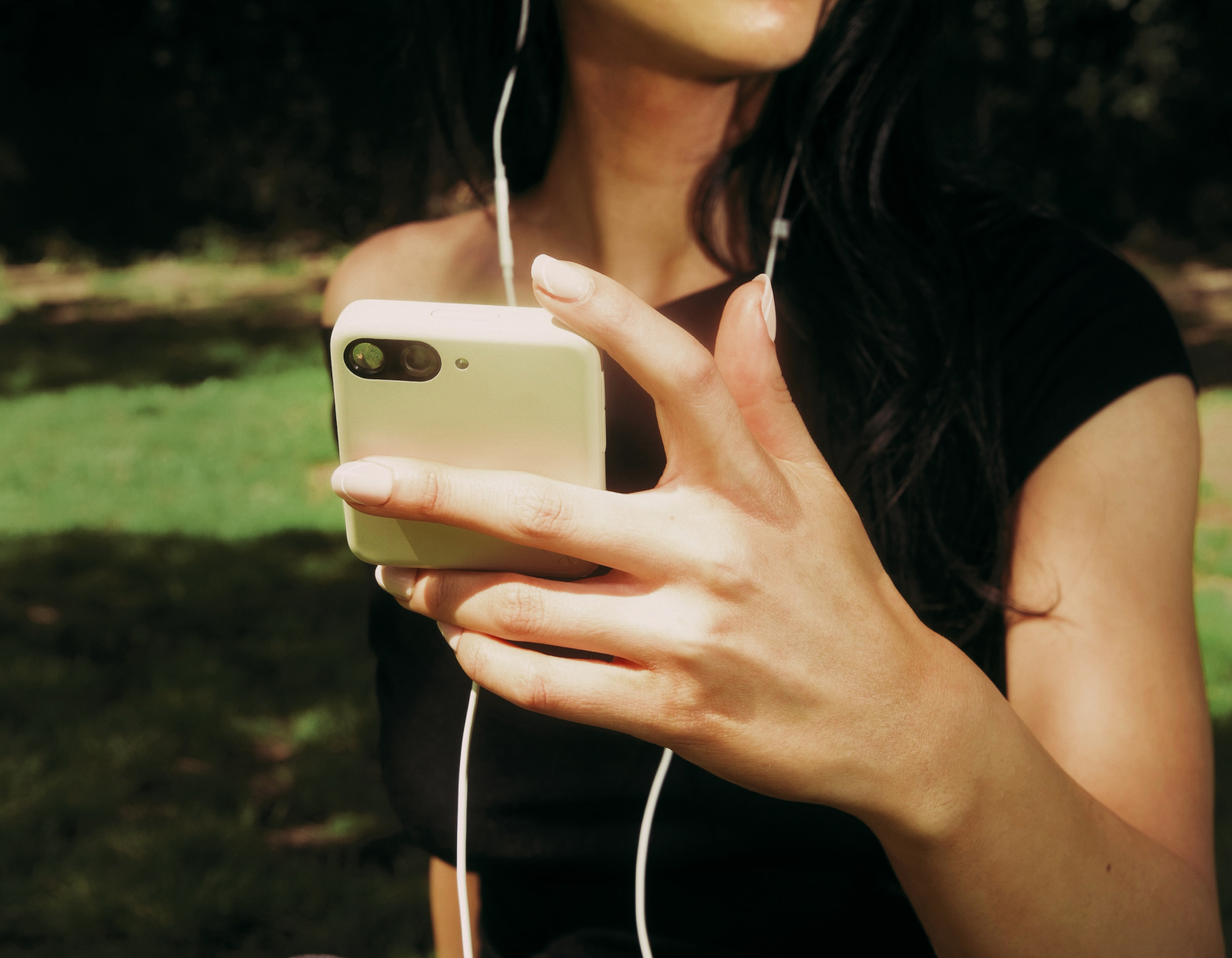 Minimalist Digital Companion | Maps, Music & Essentials