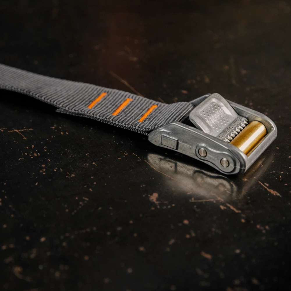 Traction plate fixing kit