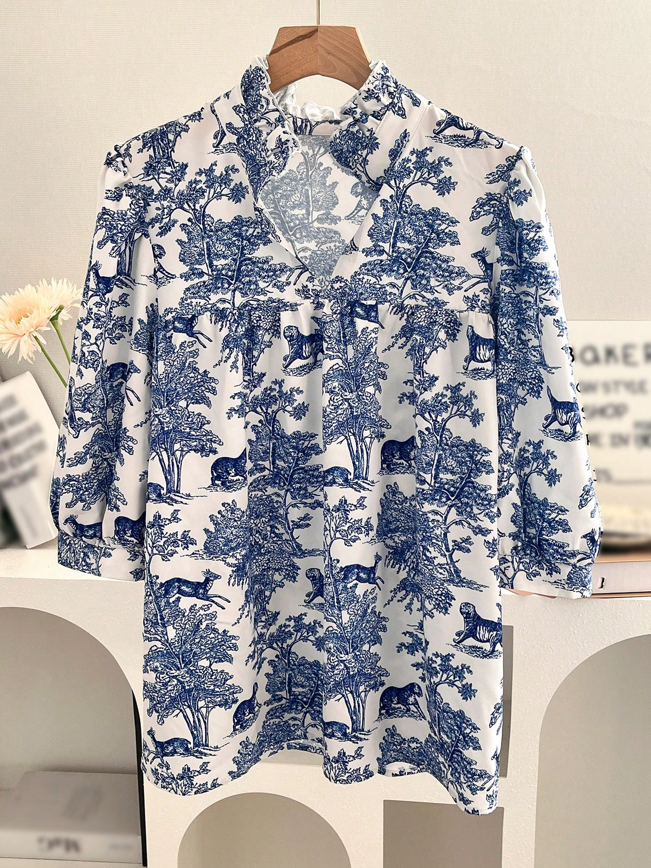 HOT SALE Vacation Plant Animal Blue And White Porcelain Pattern Short-Sleeved V-Neck Printed Shirt