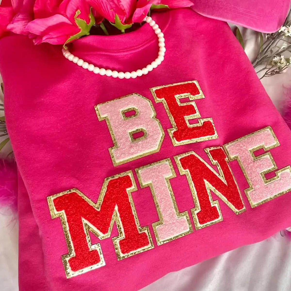 "BE MINE" Letter Patch Crewneck Sweatshirt