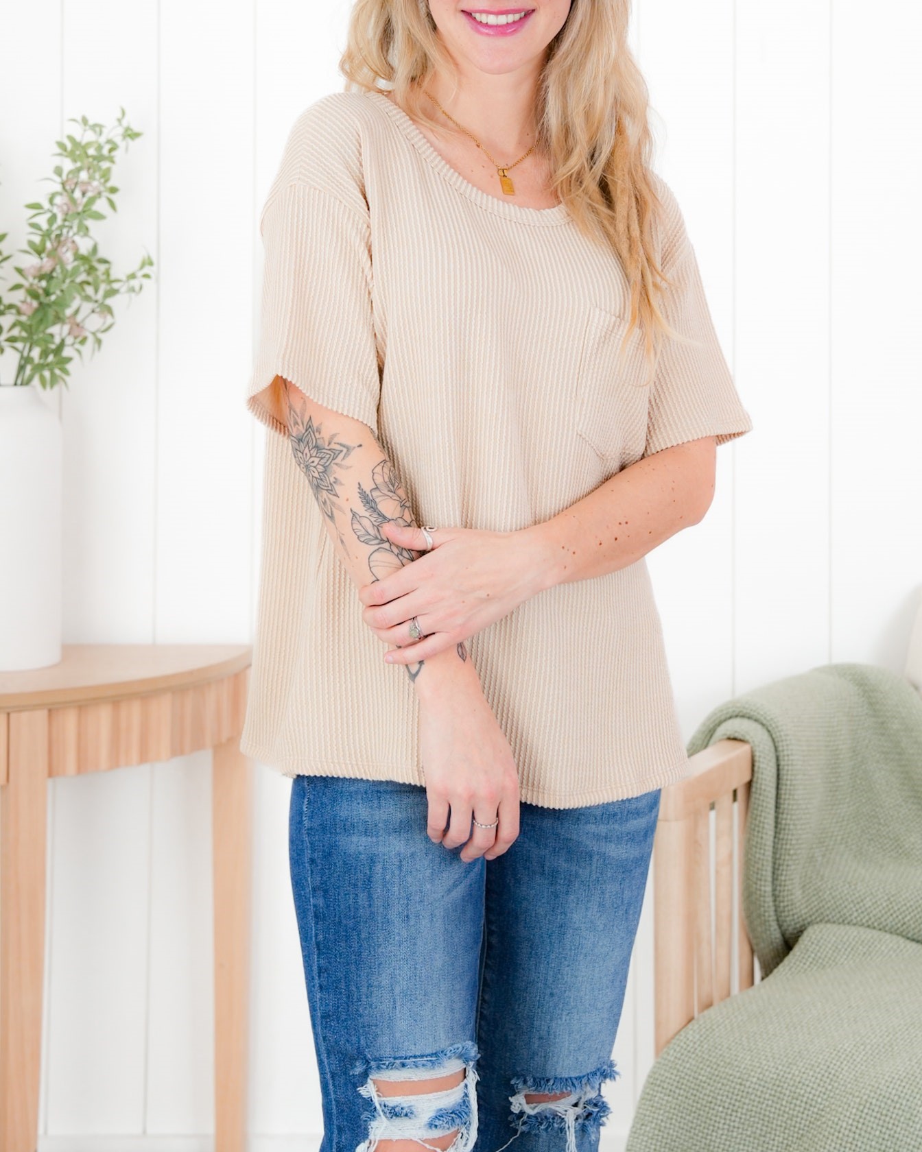 Solid Ribbed Short Sleeve Top With Pocket