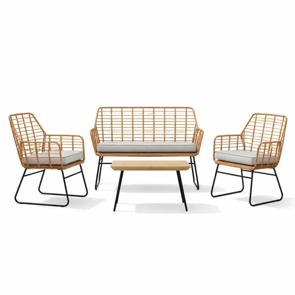 Arredo esterno per 4 persone con divano, poltrone e tavolo