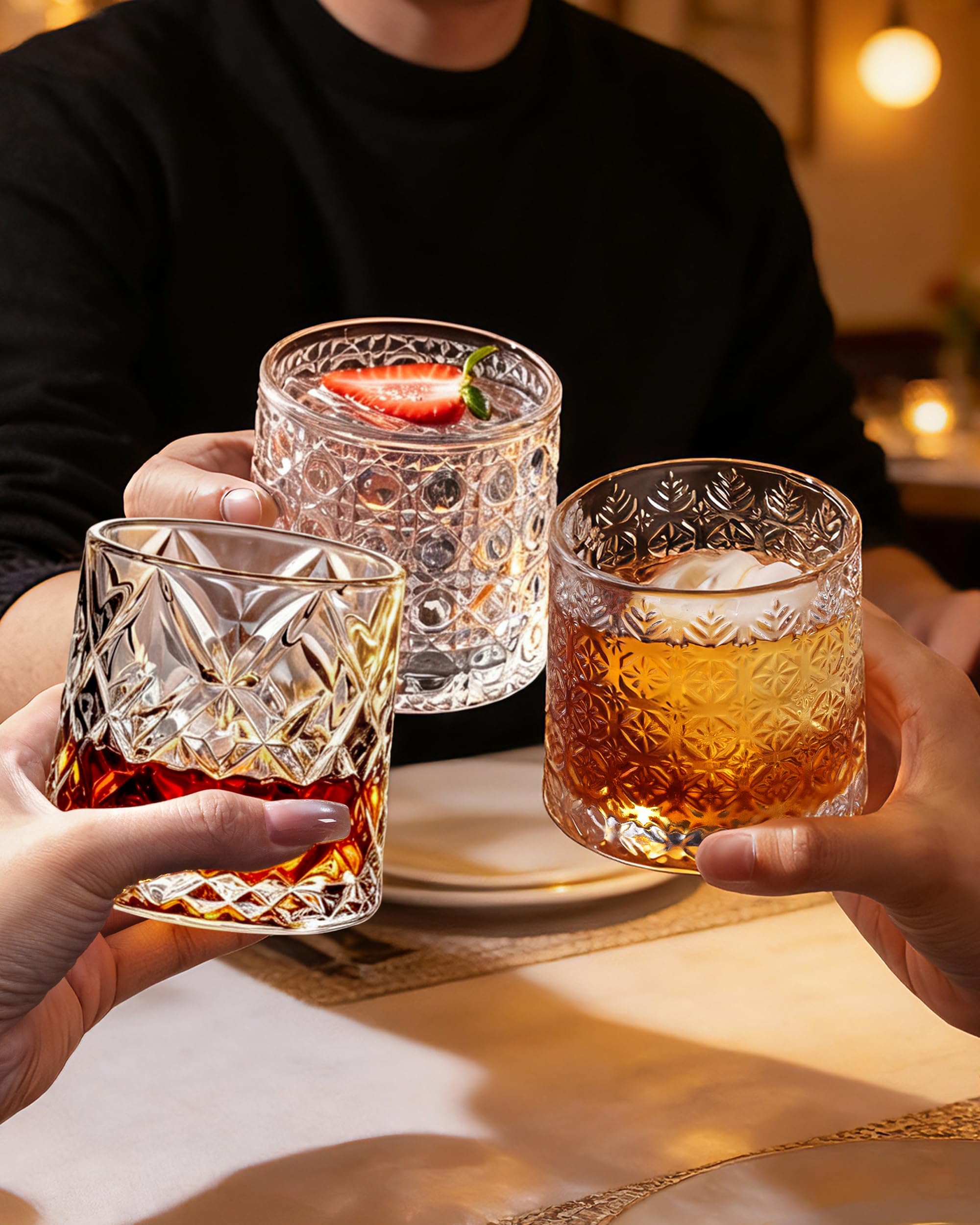Short：Rotating Diamond Whiskey Glass Set with Ice Ball Molds, 2 Pack Gift Box