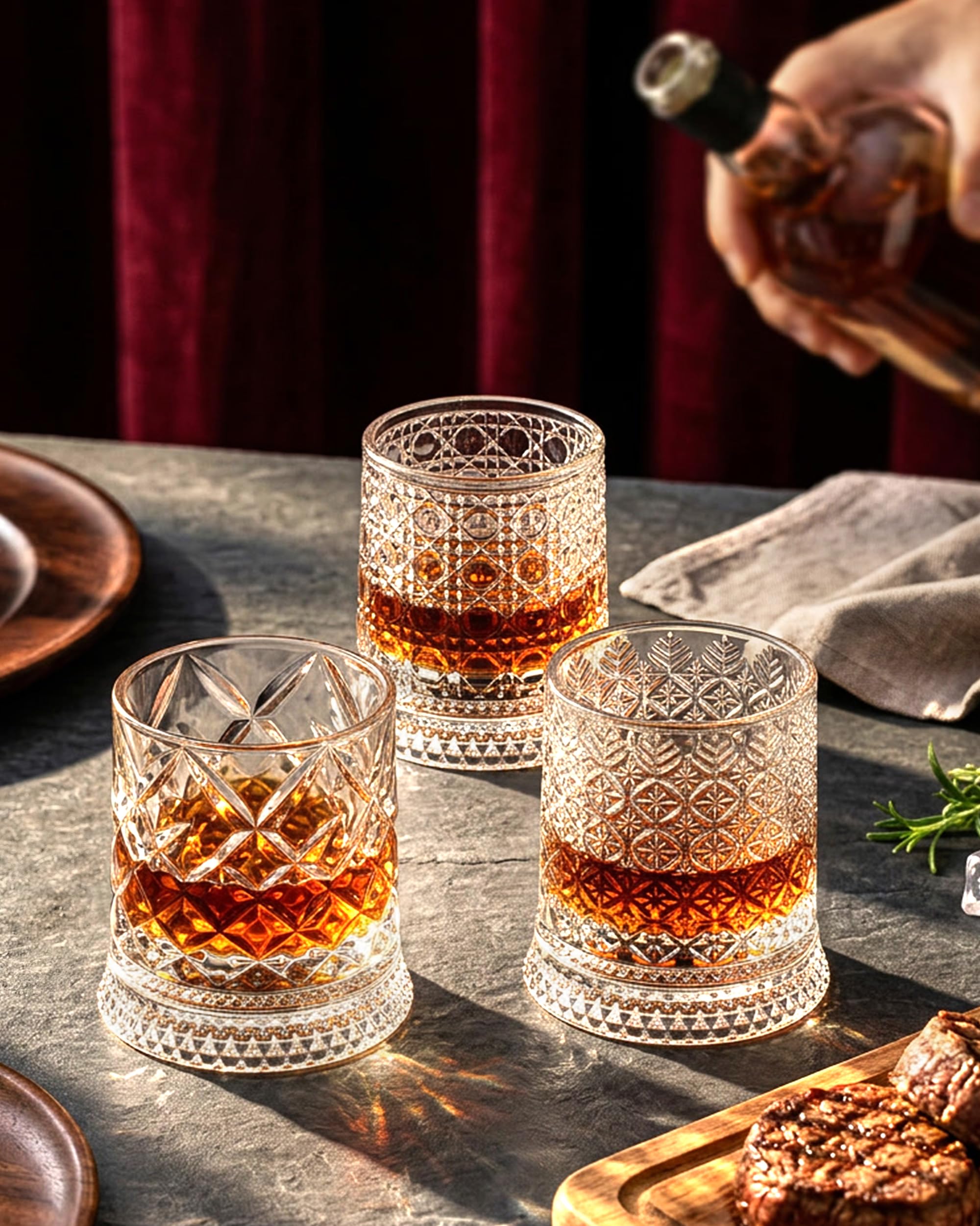 Short：Rotating Diamond Whiskey Glass Set with Ice Ball Molds, 2 Pack Gift Box