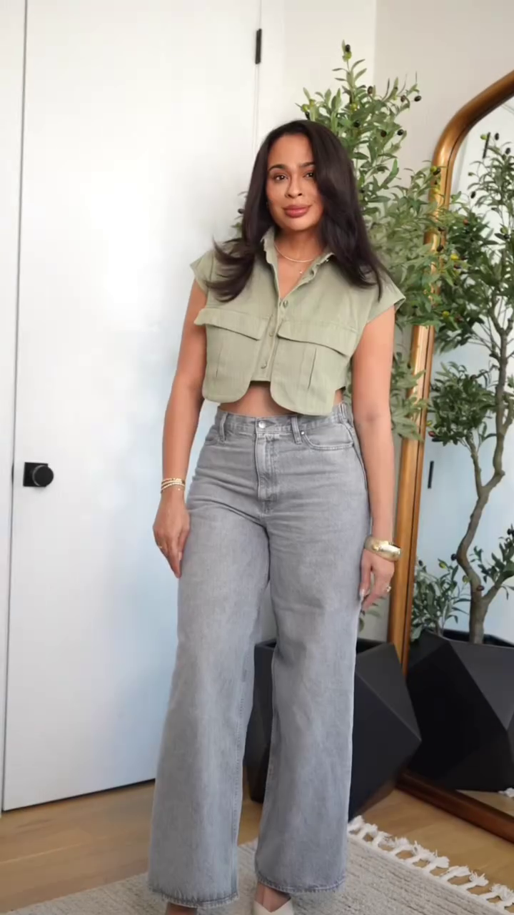 Fashionable Sleeveless Cut Short Shirt