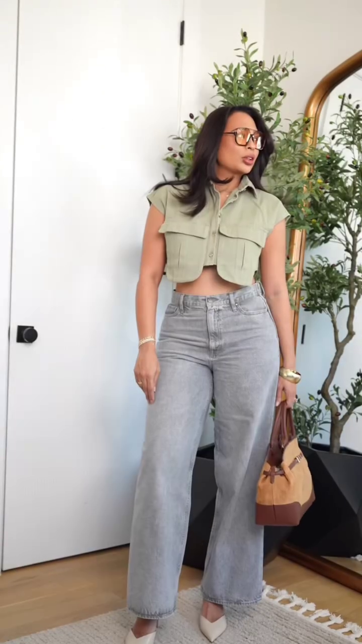 Fashionable Sleeveless Cut Short Shirt