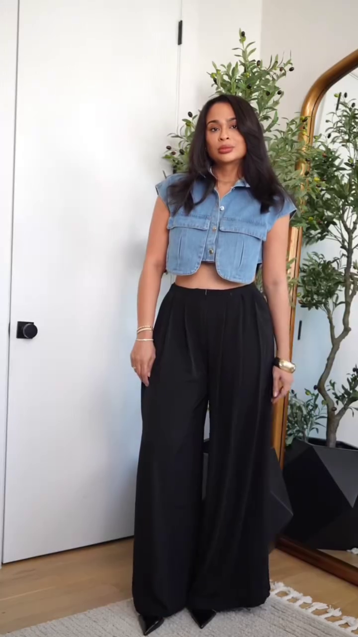 Fashionable Sleeveless Cut Short Shirt