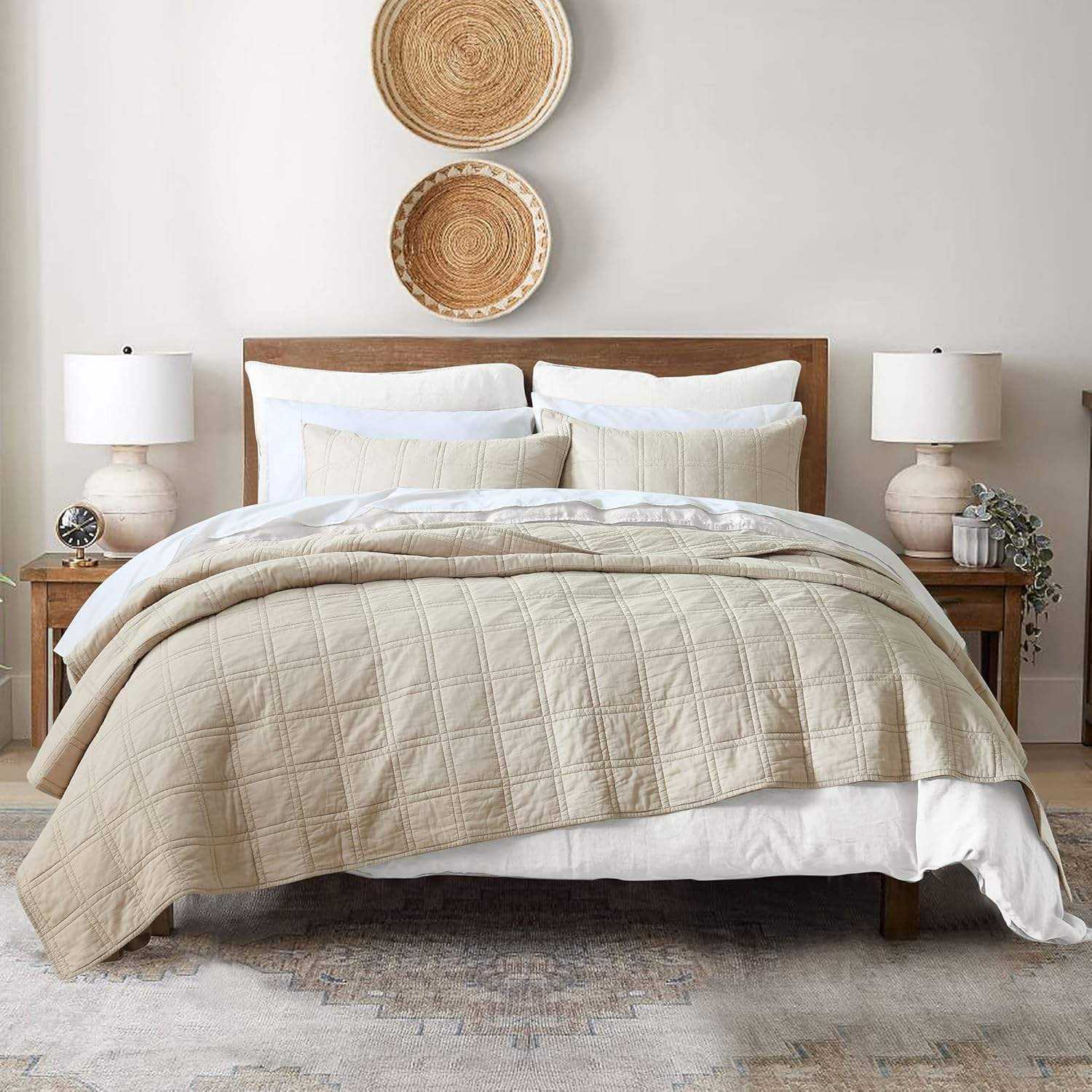 OEM ODM Custom Service Quilted Bedding Set Breathable Soft Fabric for Home Bedroom Wholesale Orders