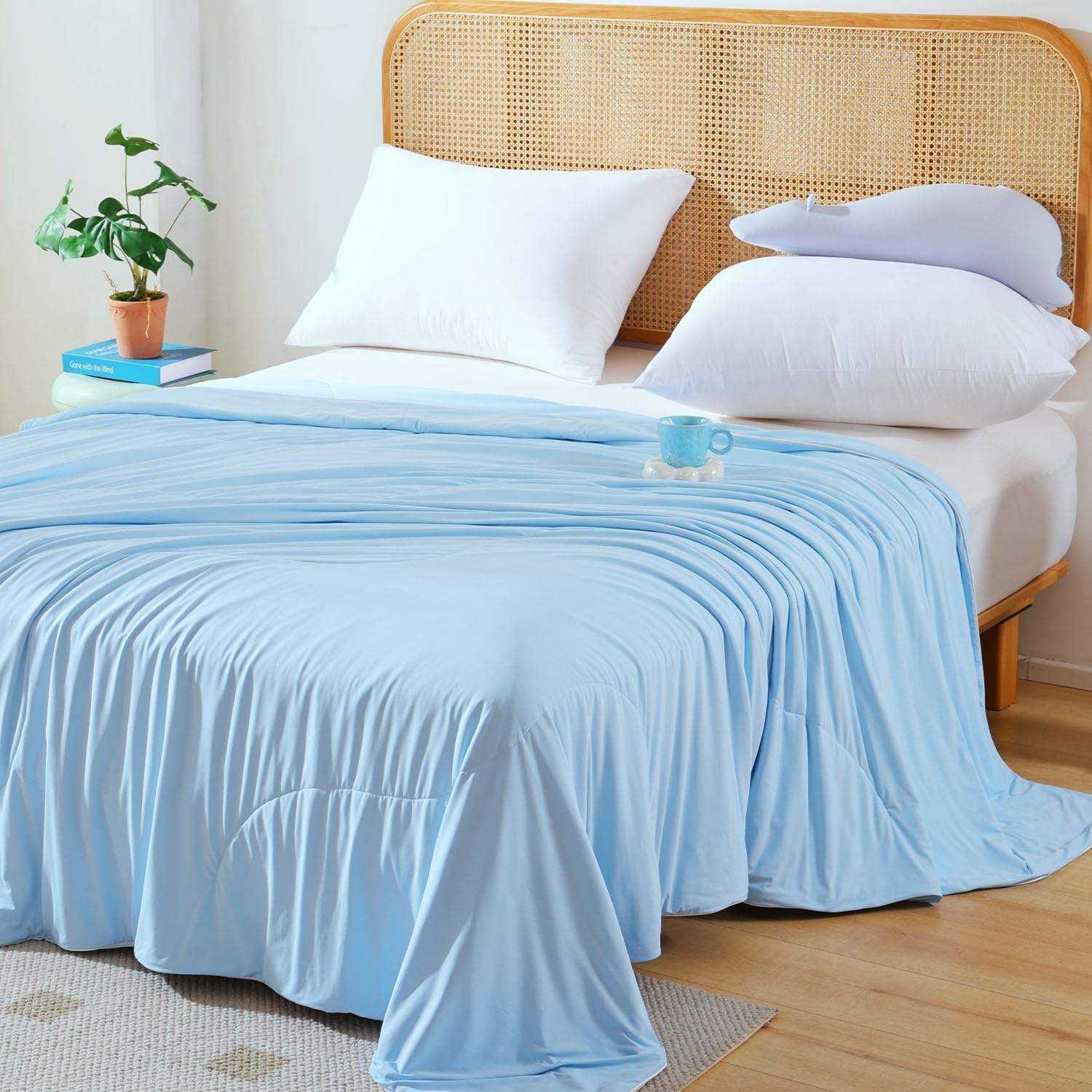 OEM ODM Custom Service Cooling Polyester Comforter Breathable Soft Summer Quilt for Home Wholesale