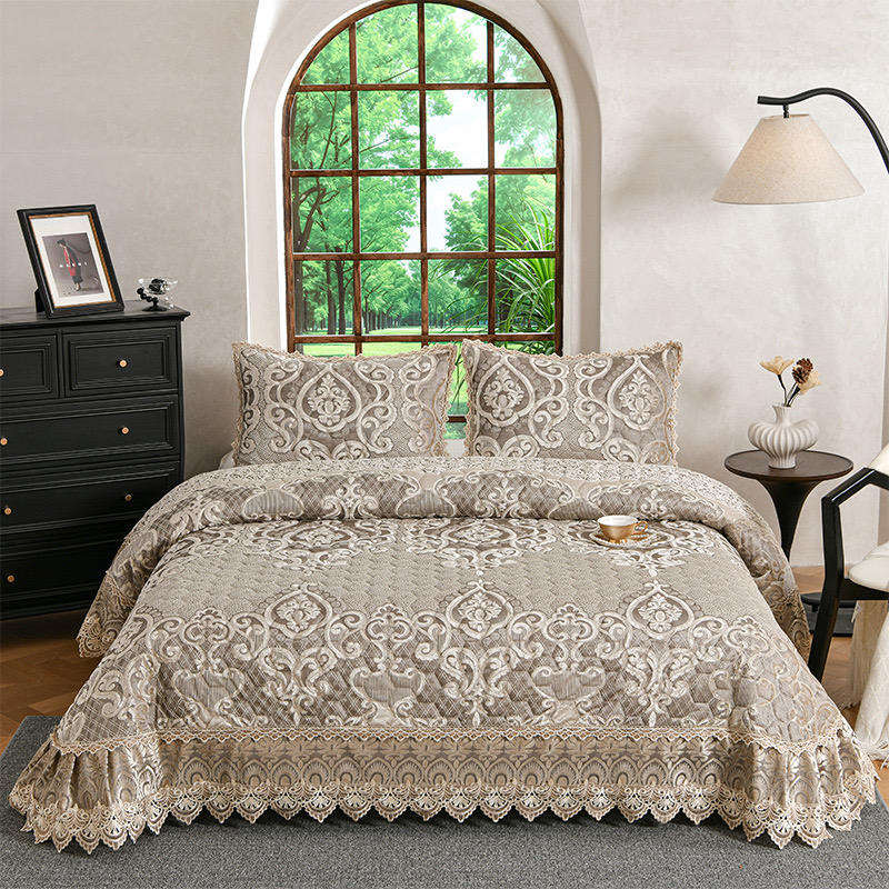 Custom OEM ODM Luxury Premium European Style Lace Ruffles Jacquard Embroidery 3Pcs Bed Cover Set King Size