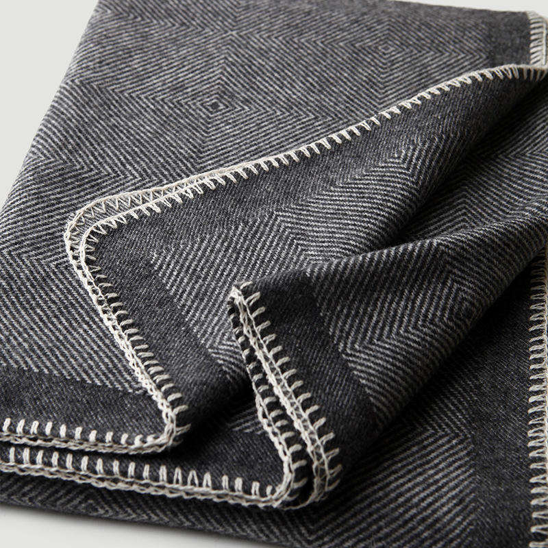 Custom OEM ODM 100% Wool Blanket Fall Winter Warm Jacquard Throw 130180cm Classic Hotel Home Use