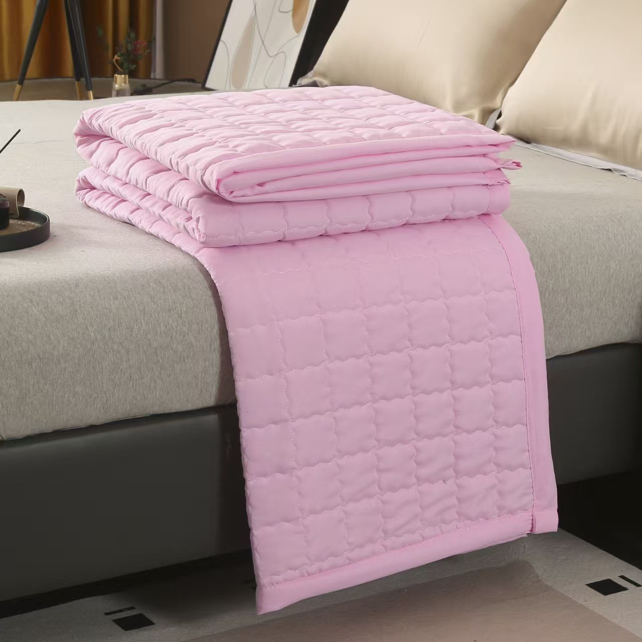 Custom OEM ODM Lightweight Cooling Summer Quilt Ultrasonic Quilting Breathable Blanket for Hotel Home Queen King Size