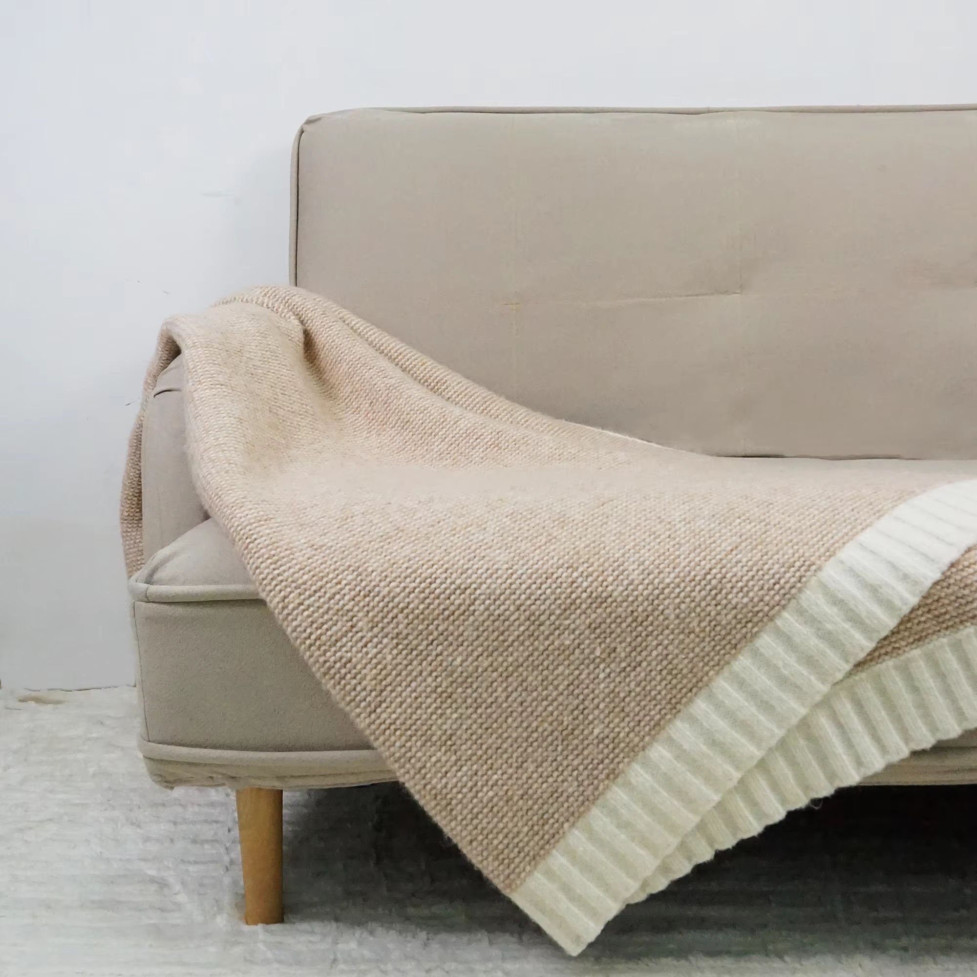 Custom OEM ODM Polyester Fleece Throw Blanket Luxury Soft Warm Breathable Durable Modern for Daily Home Office Sofa All Season
